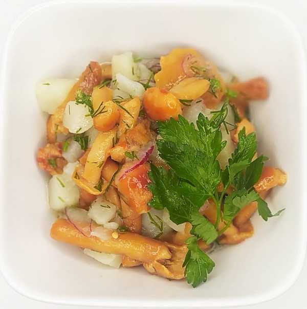 Грибы маринованые с луком