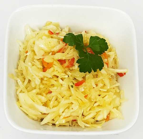 Салат из маринованой капусты с перцем