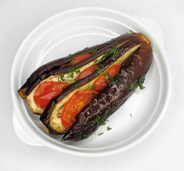 Баклажан запечёный с помидором